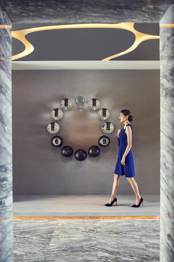 Hotel Silks Club Kaohsiung Esterno foto The 12-Ball Clock