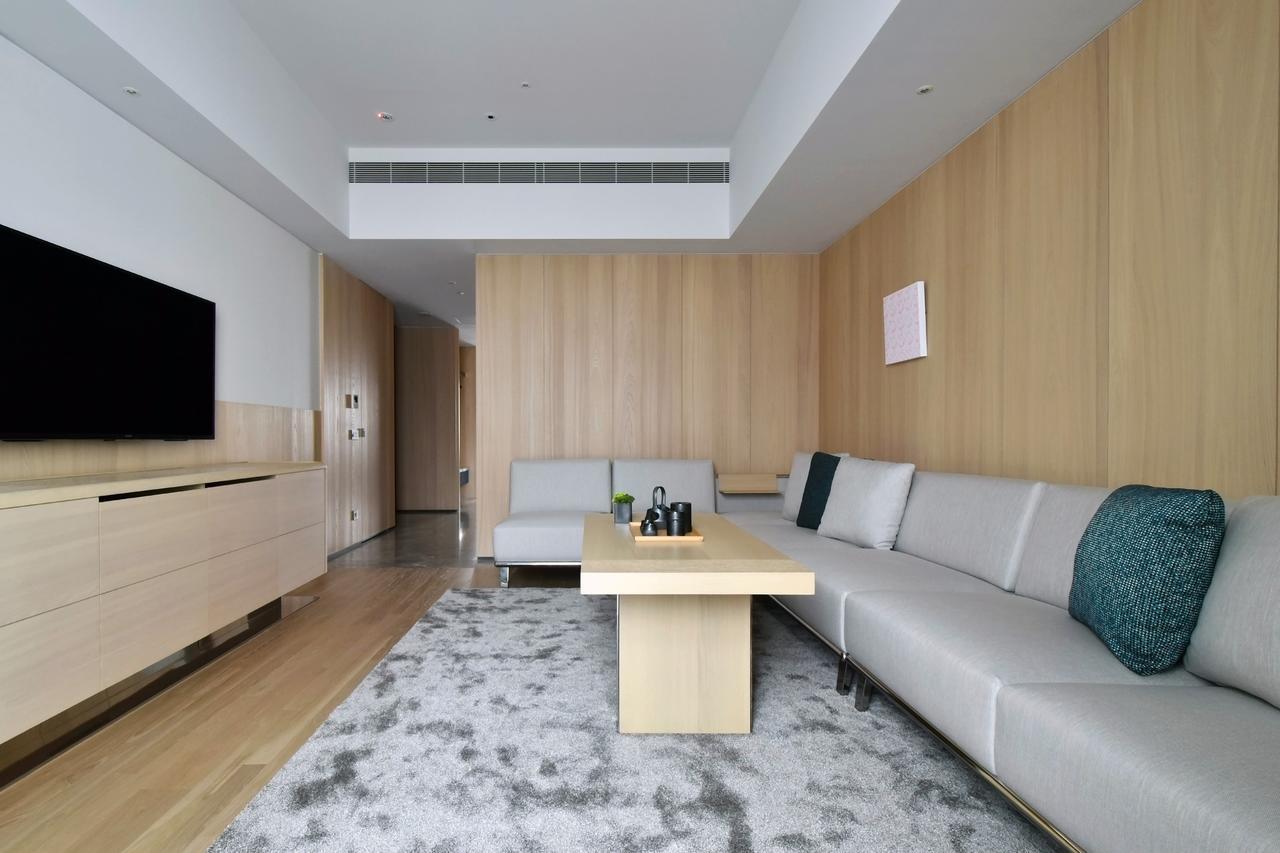 Hotel Silks Club Kaohsiung Esterno foto The living room of a suite at The Hari